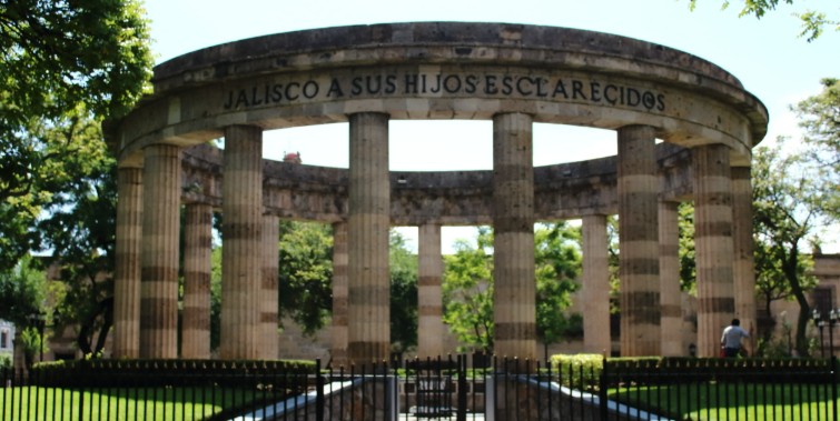 Photograph of the roundabout featuring illustrious figures from Jalisco